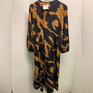 Who what wear Exploded animal print dress Women’s size Medium ~ long sleeve